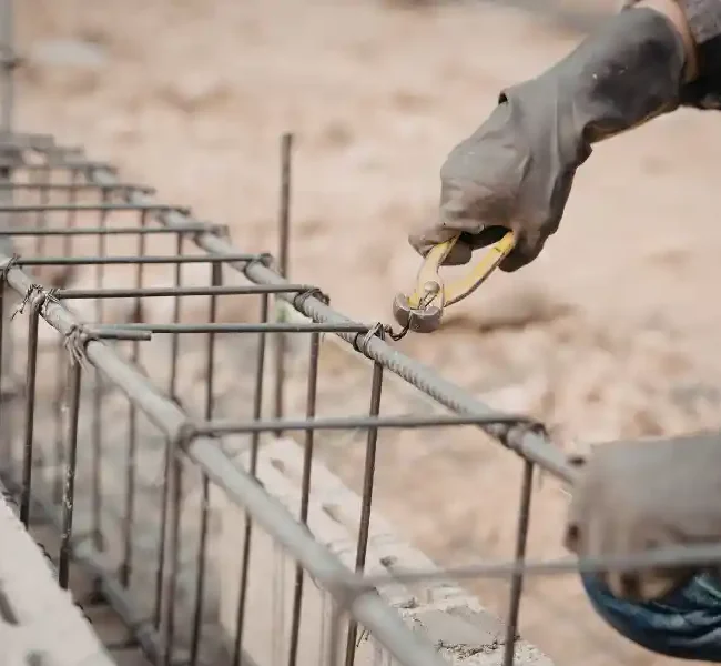 muro di contenimento in cemento armato per stabilizzazione del terreno
